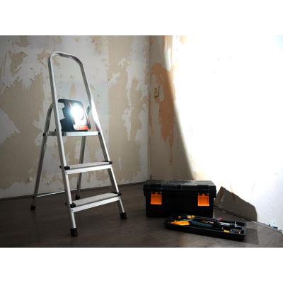  RoBust LED Portable 18V Batt. 