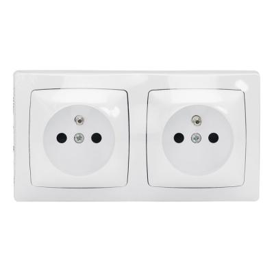  PRISE 2X2P+T PRECABLE F/B BLC 