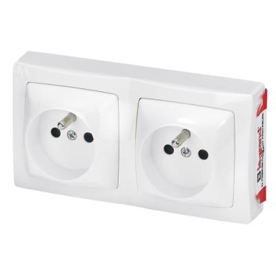  PRISE 2X2P+T PRECABLE F/B BLC 