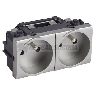  LL - PC 2X2P+T BA 16A TECH   ! 