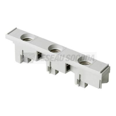  D02 fuse base E18 3-p with cov 