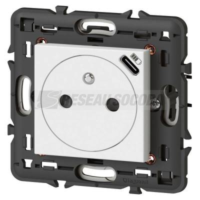  PRISE 2P+T FR USB C BL + SUP 