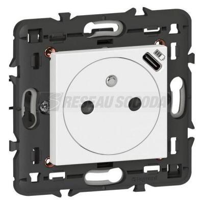  PRISE 2P+T FR USB C BL + SUP 
