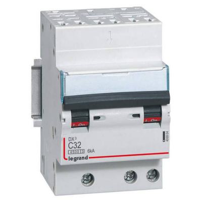  DX3 3P C32 4500A/6KA AUTO 