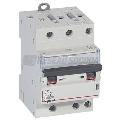  DX3 3P C32 6000A 3M 