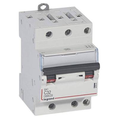  DX3 3P C32 6000A 3M 