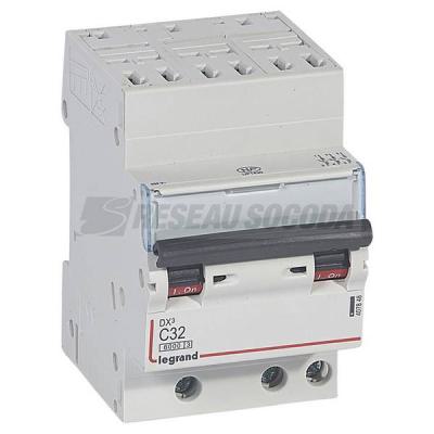  DX3 3P C32 6000A AUTO 