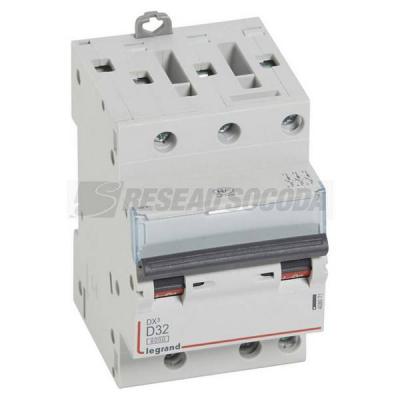  DX3 3P D32 6000A 3M 