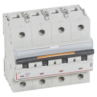  DX3 4P B32 25KA 