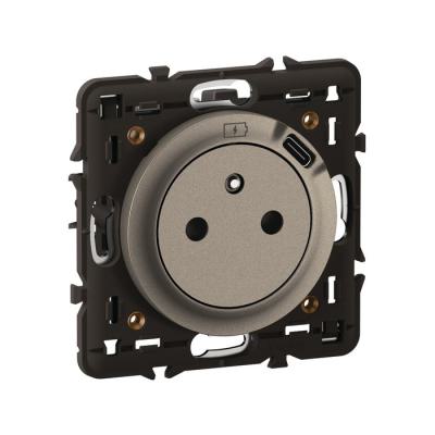  2P+T FB SURFACE +USB C TIT FD 