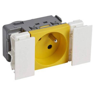  LOGIX PRISE 2P+T AUTO JAUNE 