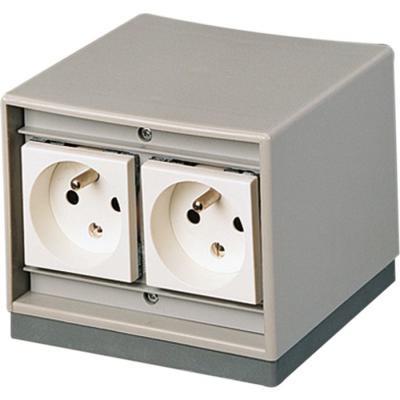 BORNE EQUIPEE STANDARD 4 PRISE 